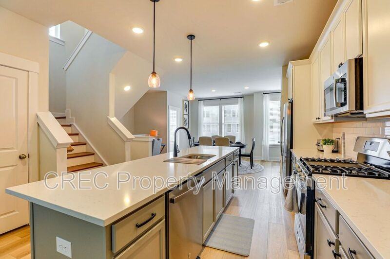 1010 Pettiford Pl - Photo 6 of 28