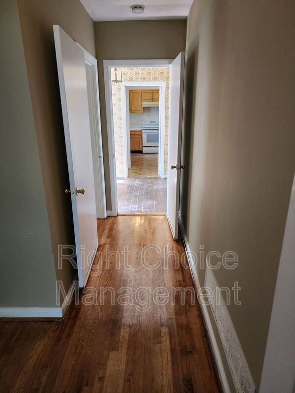 1097 Bolton Ct - Photo 6 of 12