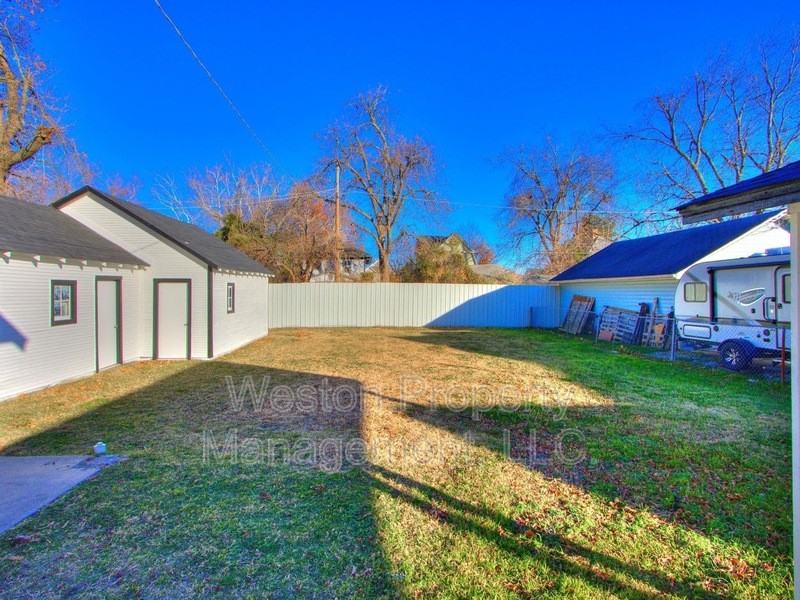 721 N Louisa Ave - Photo 5 of 36