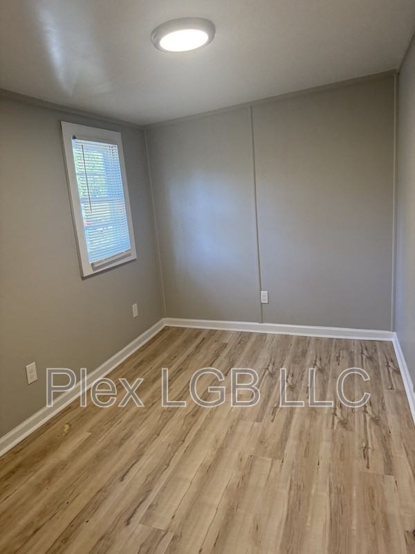 218 E Render St - Photo 3 of 10