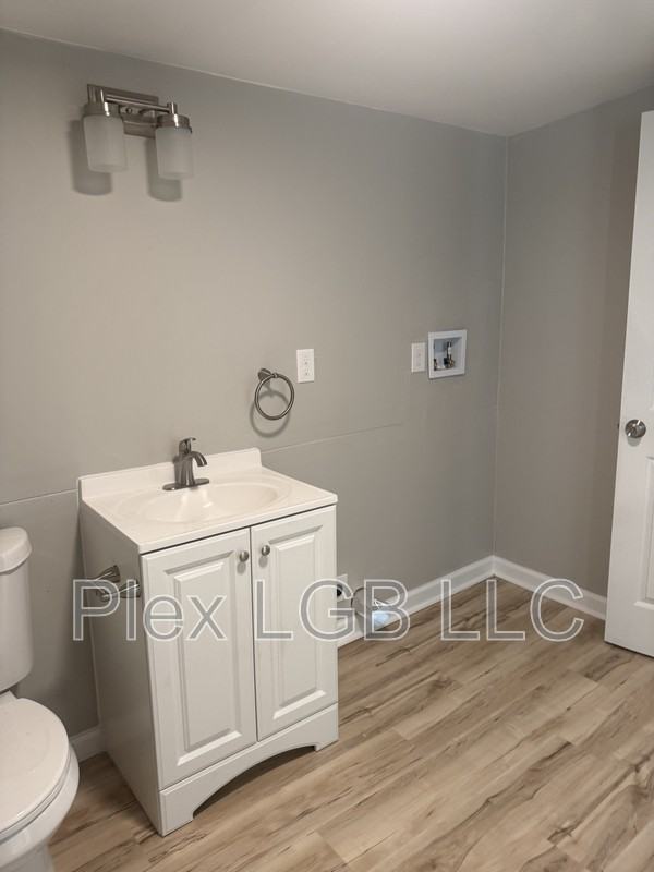 218 E Render St - Photo 4 of 10