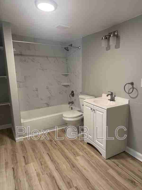 218 E Render St - Photo 5 of 10