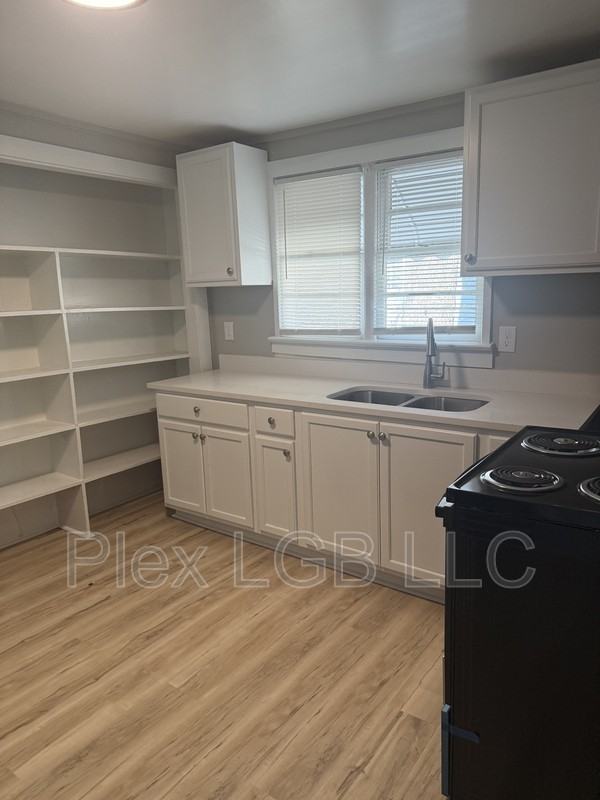 218 E Render St - Photo 7 of 10