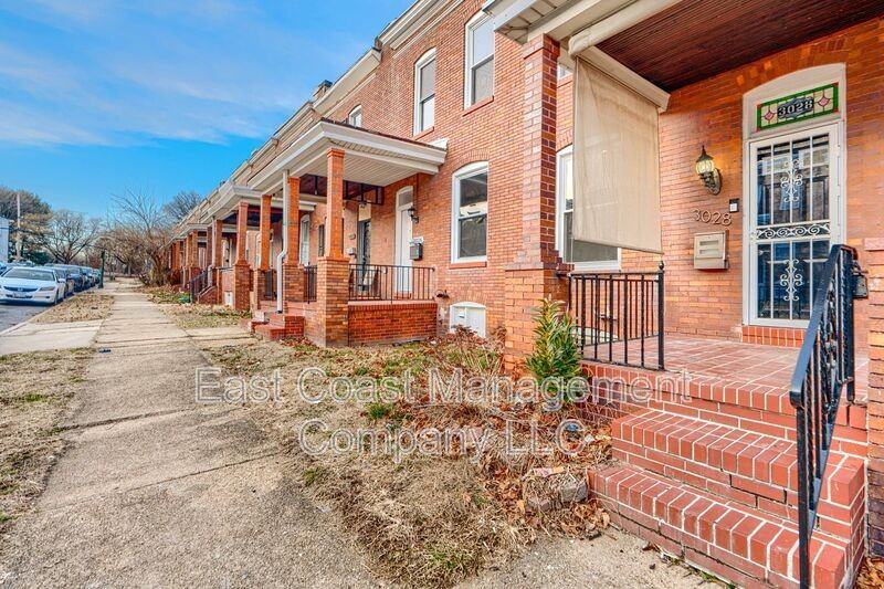 3028 Kenyon Ave - Photo 2 of 25