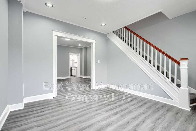 3028 Kenyon Ave - Photo 5 of 25