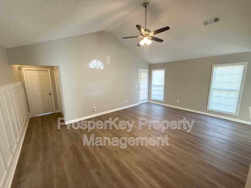 2103 11th Ave - Photo 4 of 15