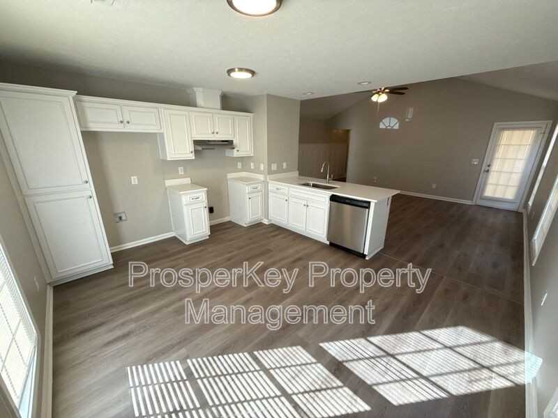 2103 11th Ave - Photo 6 of 15