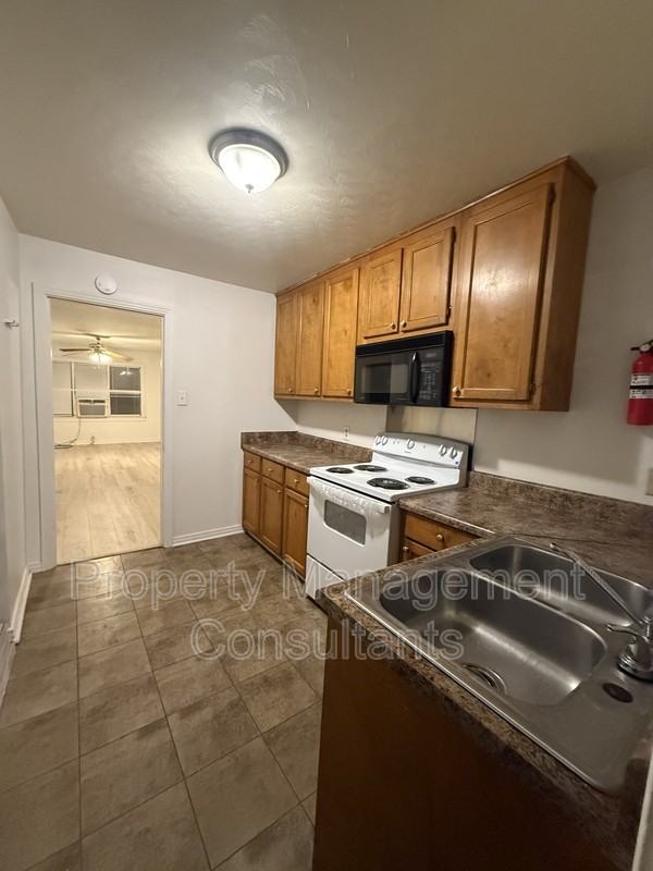 1002 Royal Avenue Florence Al - Photo 4 of 4