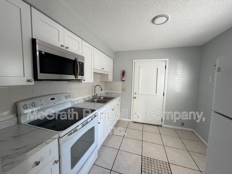 1408 Spencer Ct #B - Photo 5 of 14