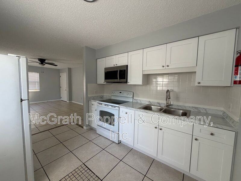 1408 Spencer Ct #B - Photo 6 of 14