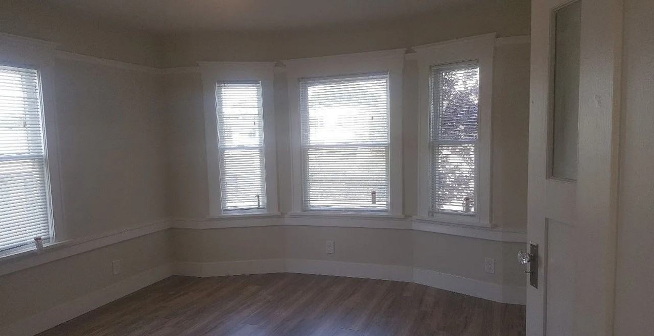 482 40th Street - Photo 6 of 11