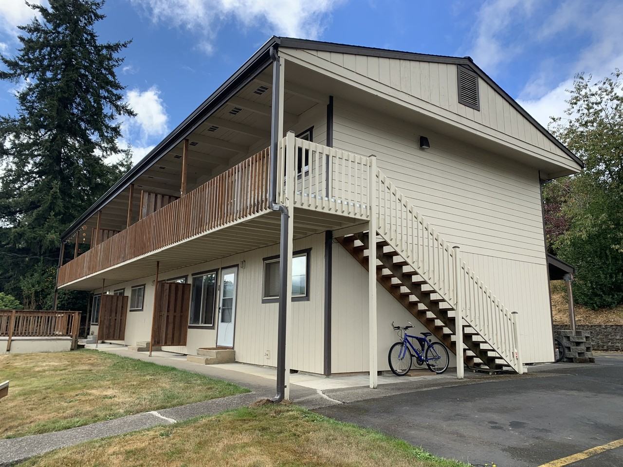 810 South Nehalem Street - Photo 3 of 3