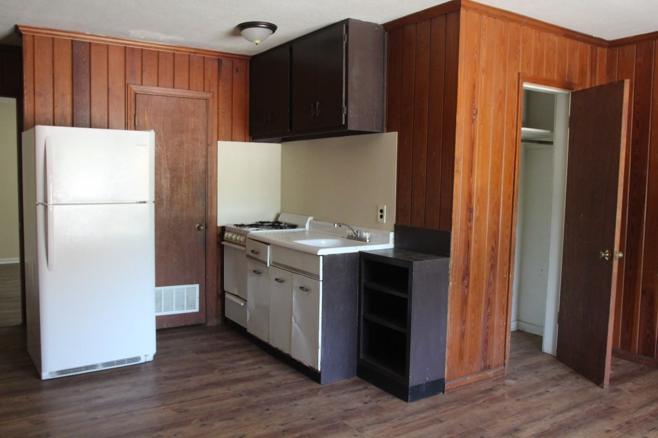 Pine Avenue 520 - Photo 3 of 4