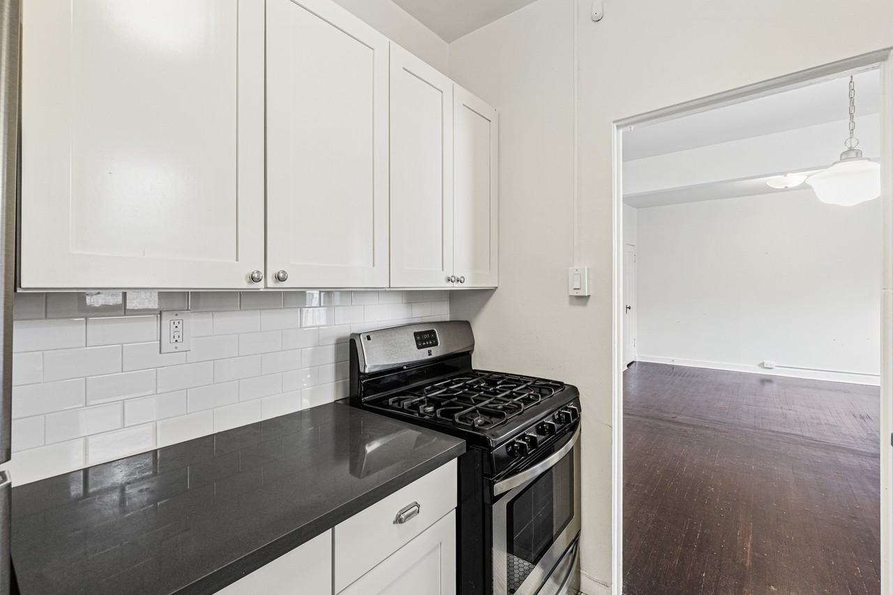 304 Bell Street - Photo 2 of 11