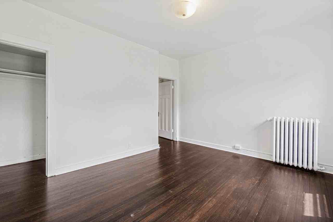 304 Bell Street - Photo 5 of 11