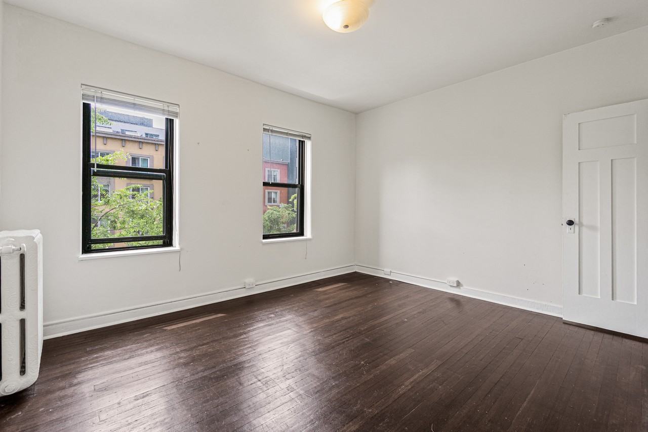 304 Bell Street - Photo 6 of 11