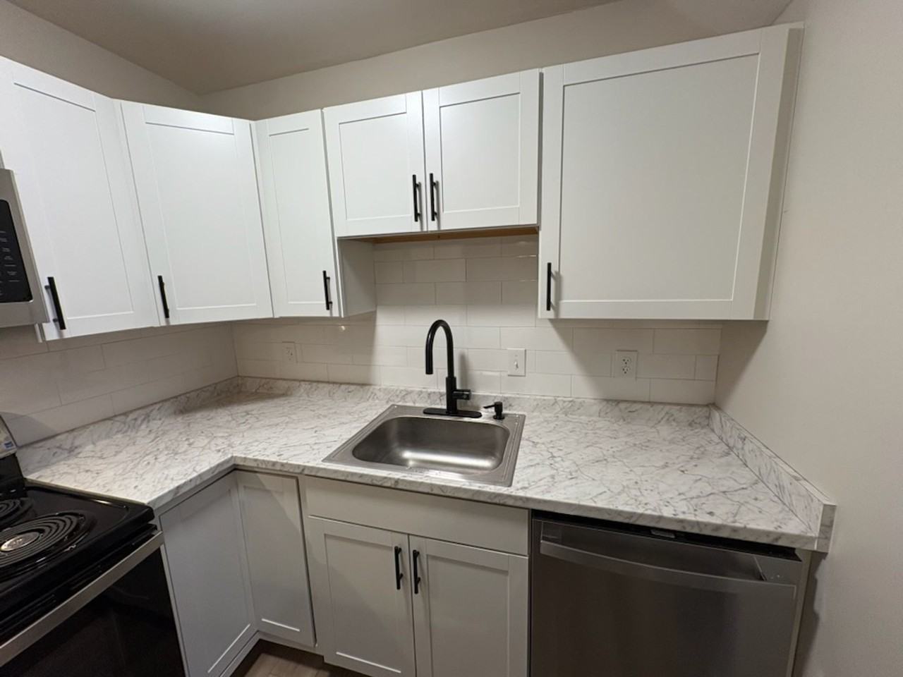 1362 Bradley Dr - Photo 5 of 28