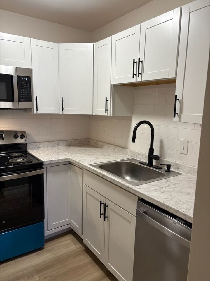 1362 Bradley Dr - Photo 6 of 28