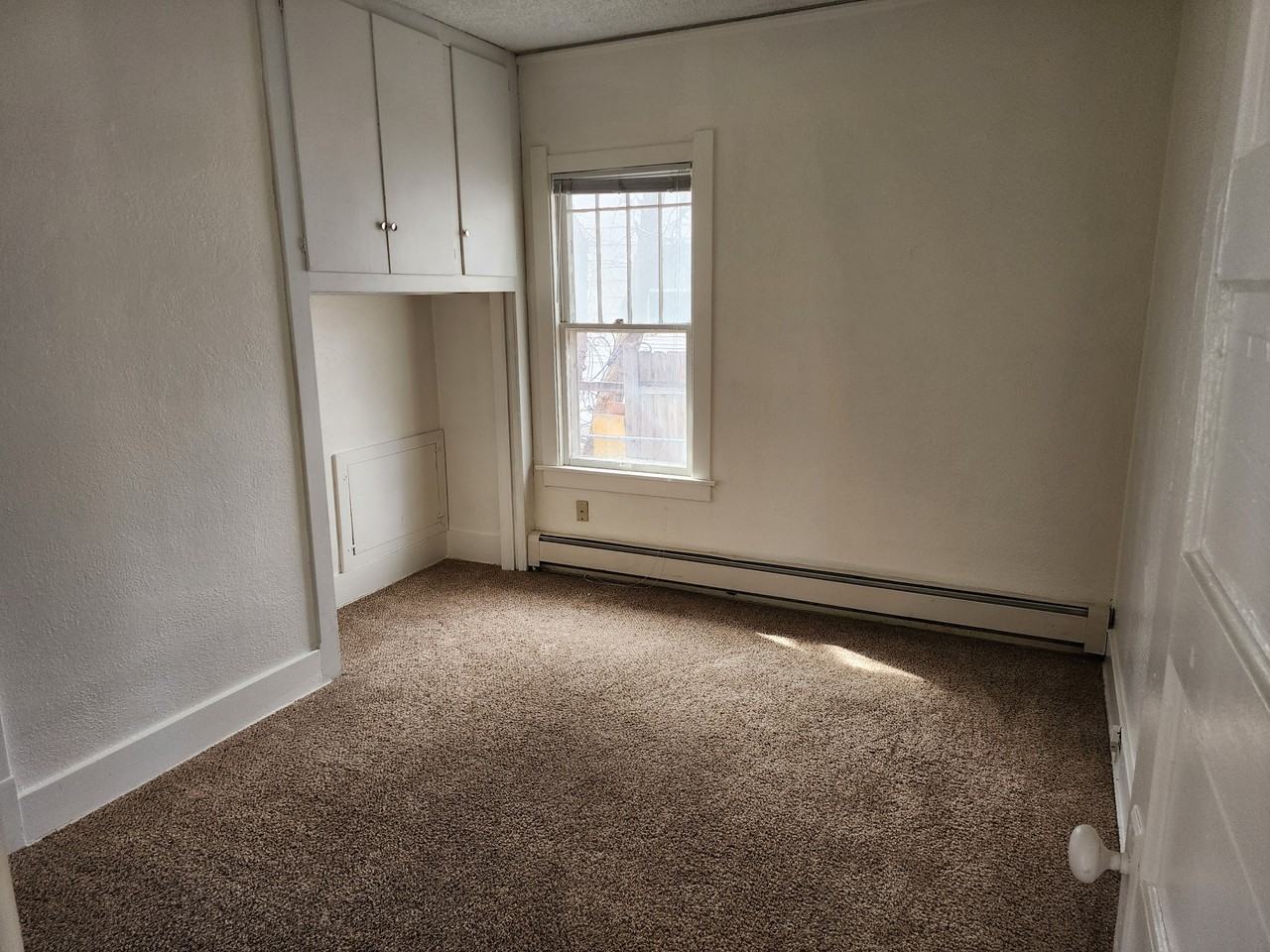 711 West 28th Street - Photo 3 of 10