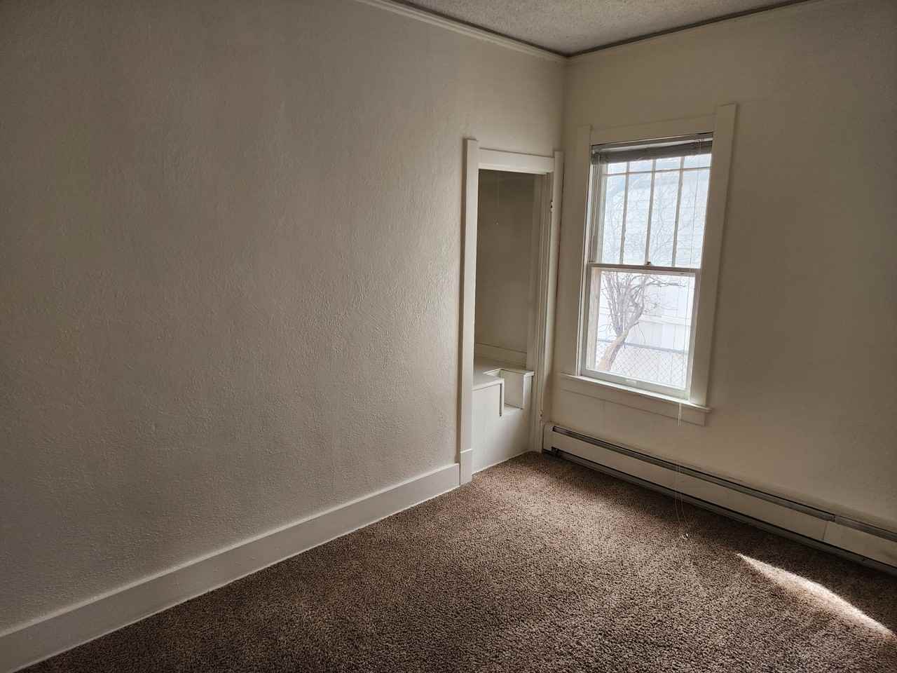 711 West 28th Street - Photo 4 of 10