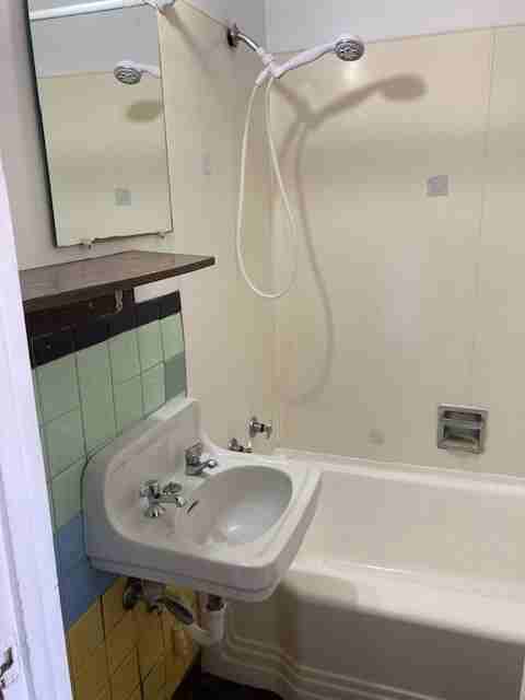 917 E 25th St - Photo 4 of 5