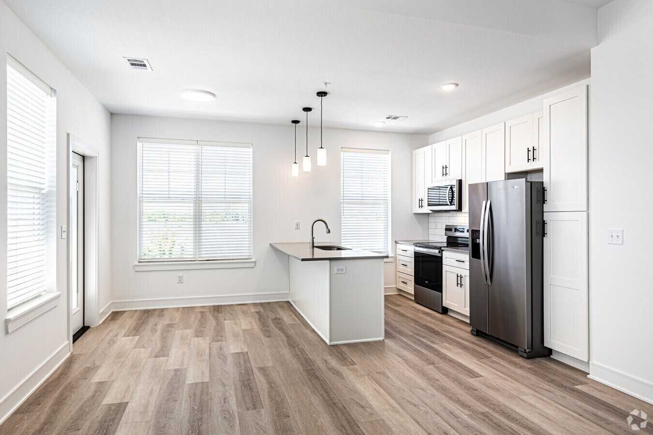 The Bristol II - Photo 4 of 50