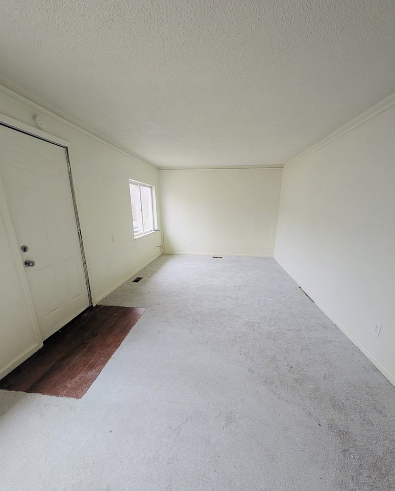 3619 HUGGINS - Photo 2 of 7