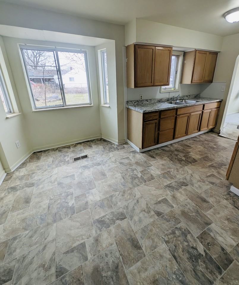 3619 HUGGINS - Photo 3 of 7