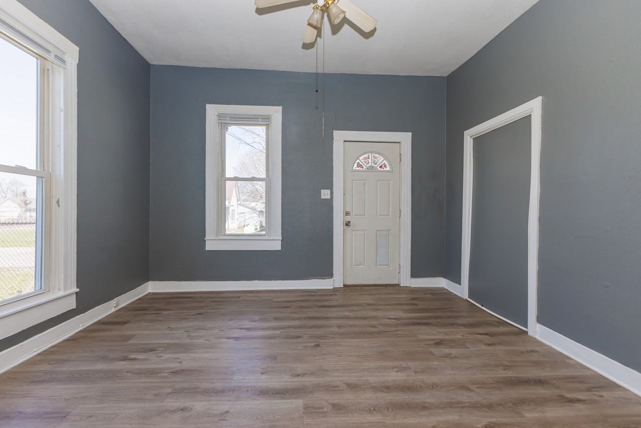 419 West 9th Street - Photo 2 of 5