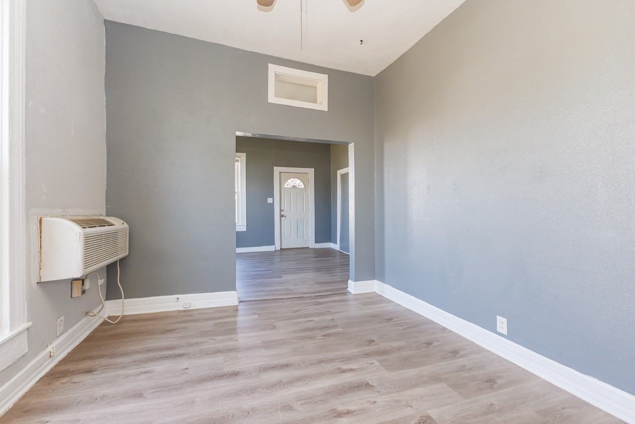 419 West 9th Street - Photo 4 of 5