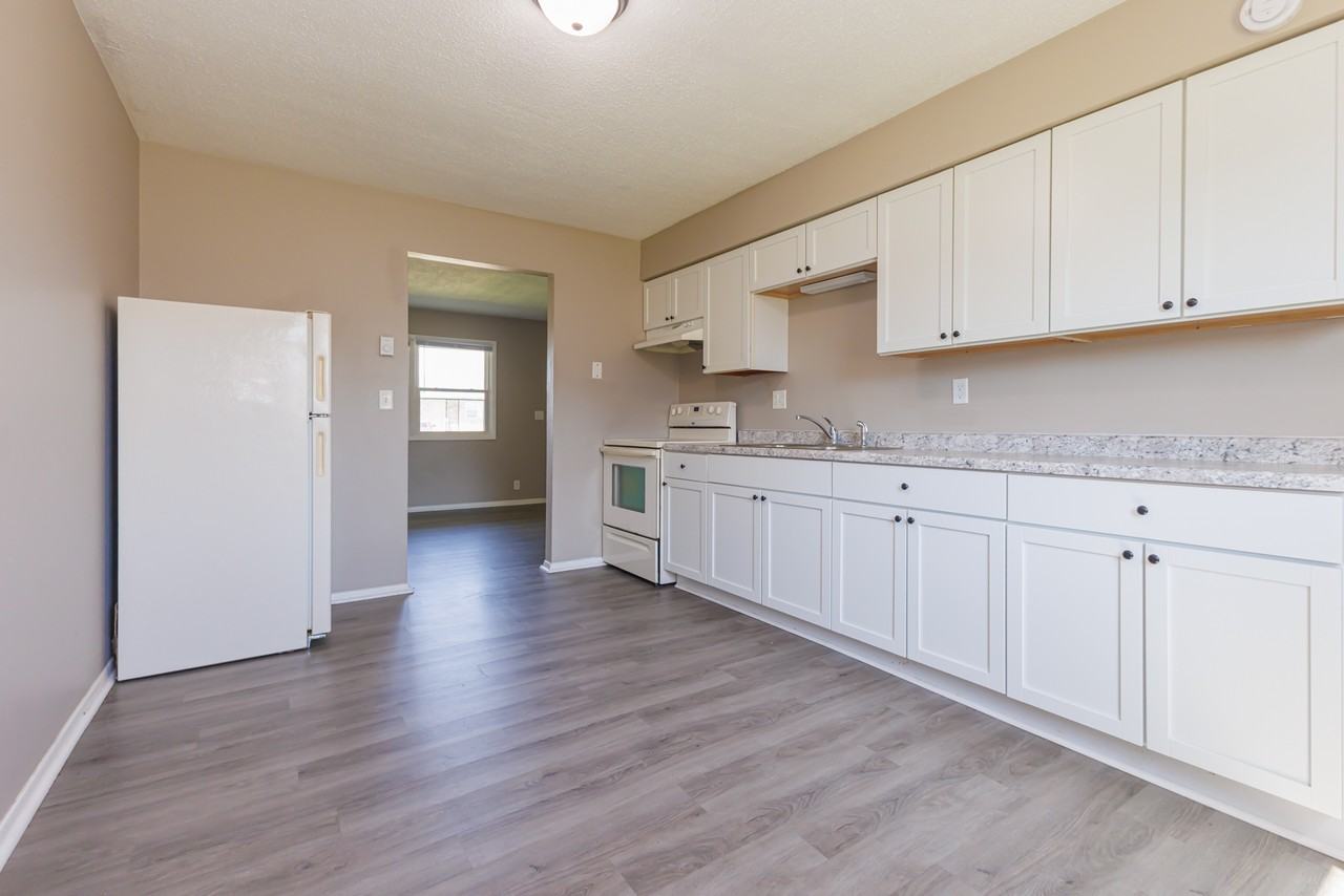 208 South Keystone Circle - Photo 3 of 8