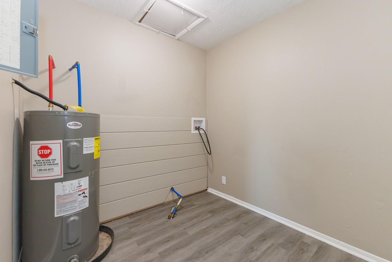 208 South Keystone Circle - Photo 7 of 8