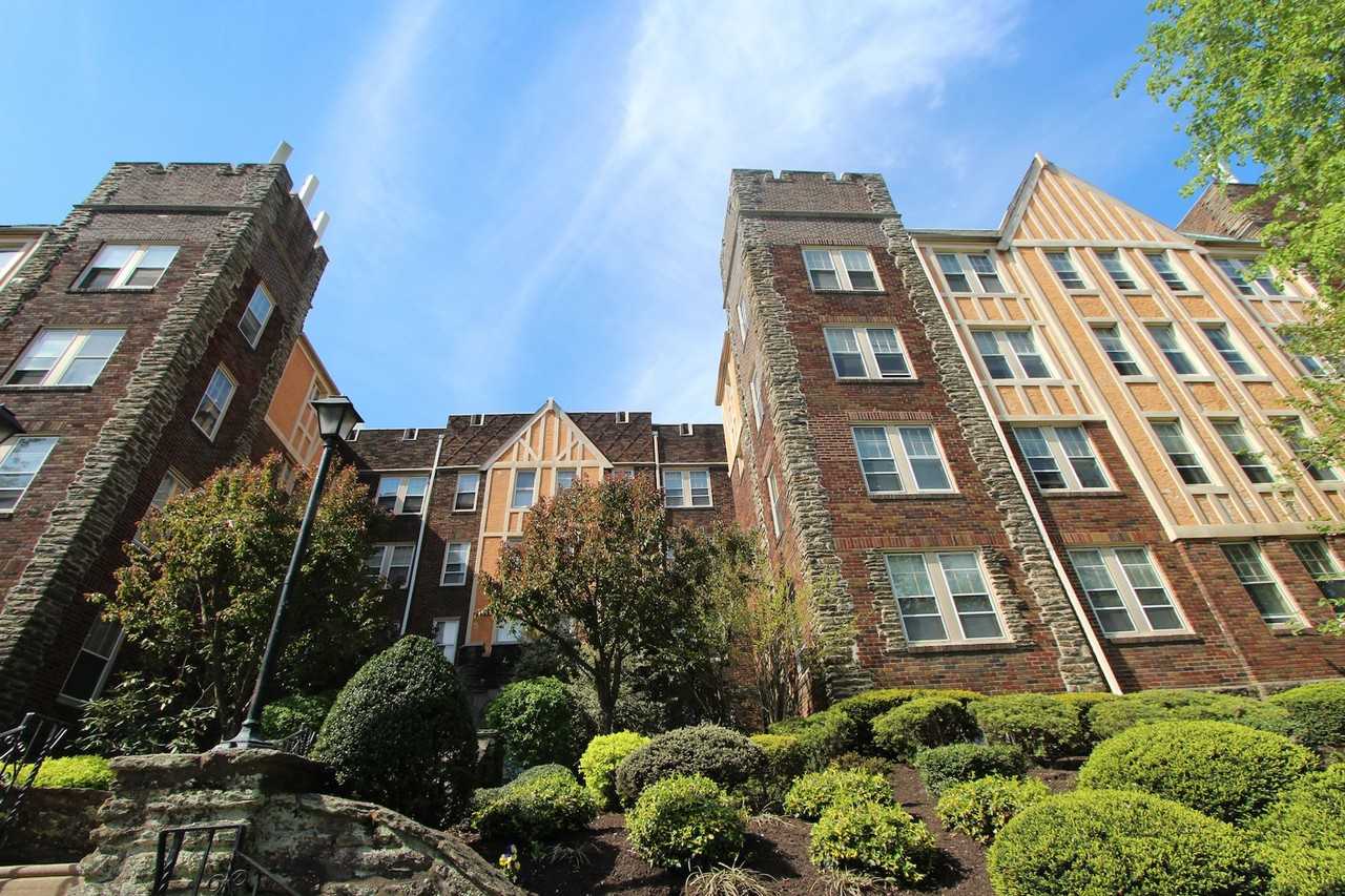 Kentwell Hall Apartments - Photo 2 of 9