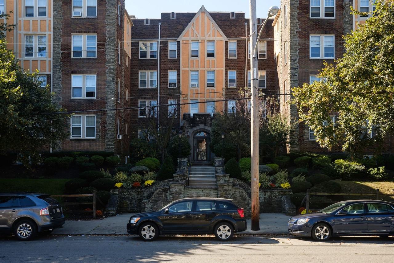 Kentwell Hall Apartments - Photo 3 of 9