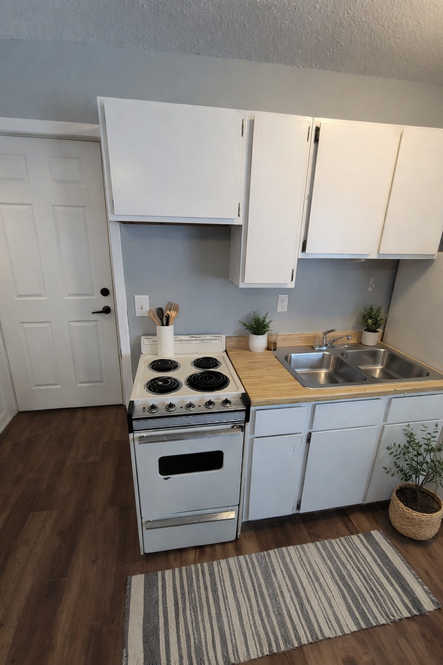 1526 E Superior St #2 - Photo 2 of 9