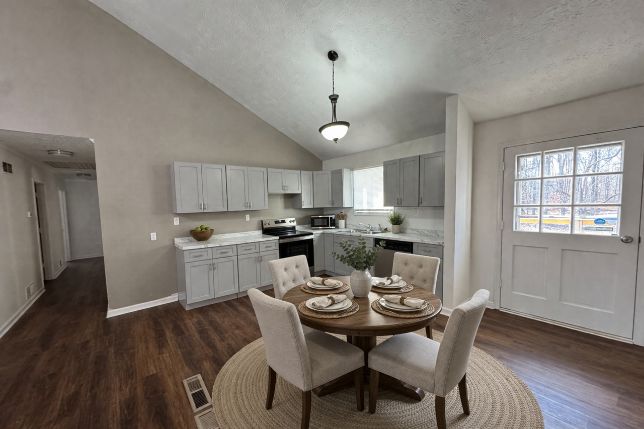 1972 Riverside Pkwy - Photo 2 of 16