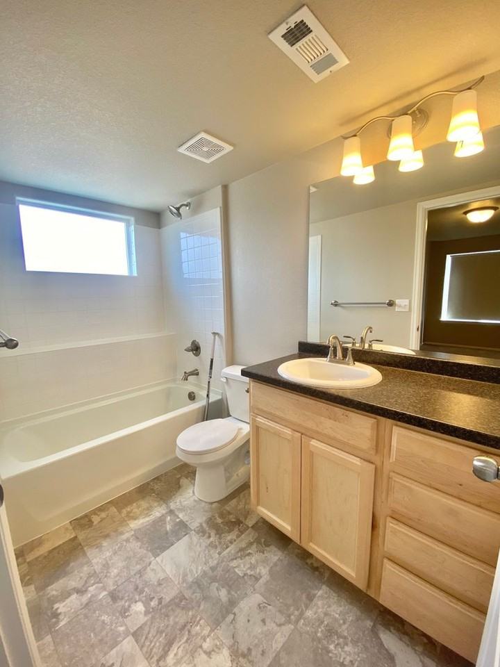 5551 29th St - Photo 5 of 24