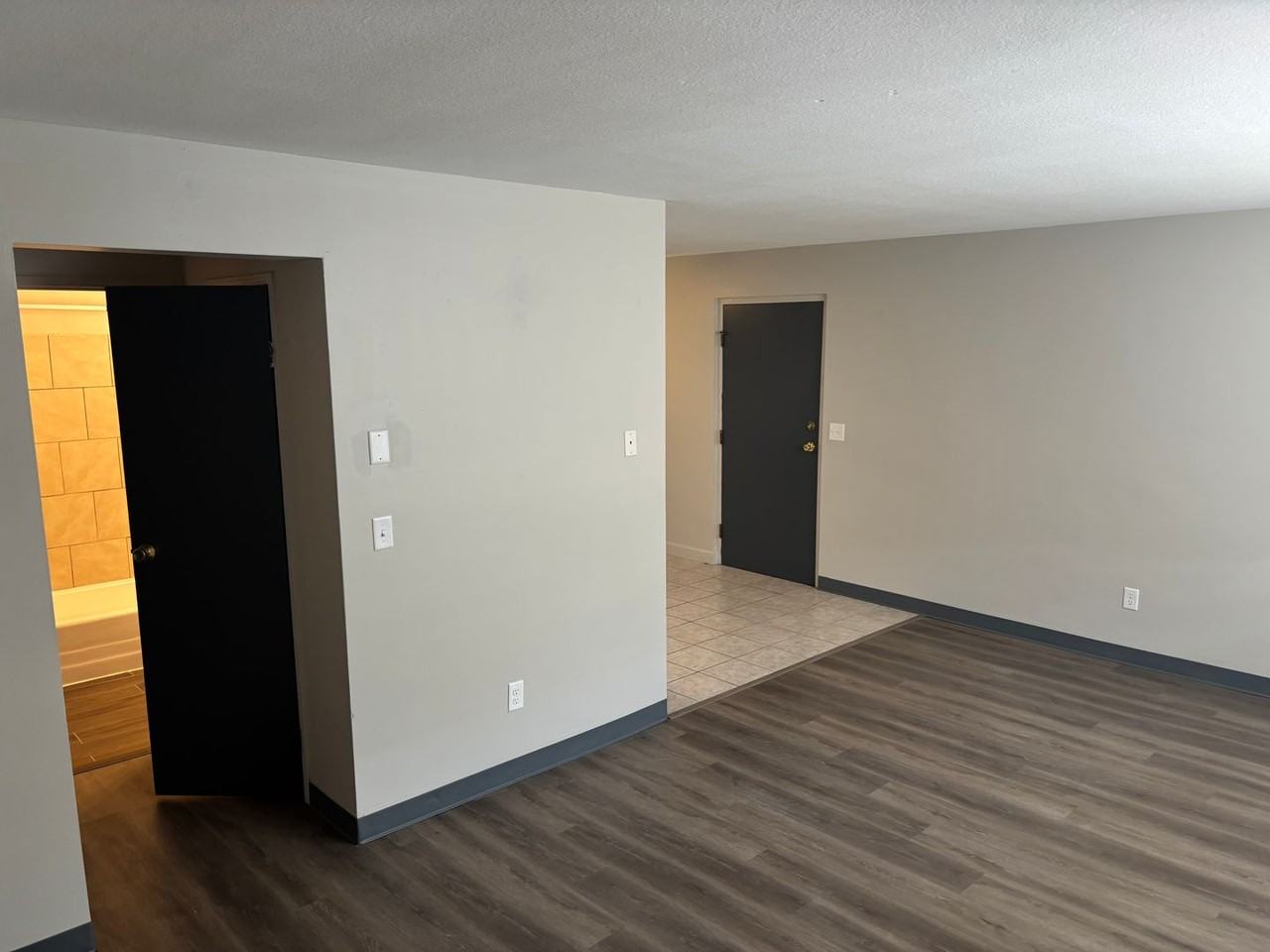 Grand - Photo 4 of 25