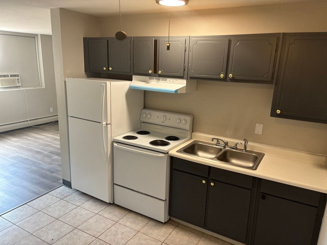 Grand - Photo 7 of 25