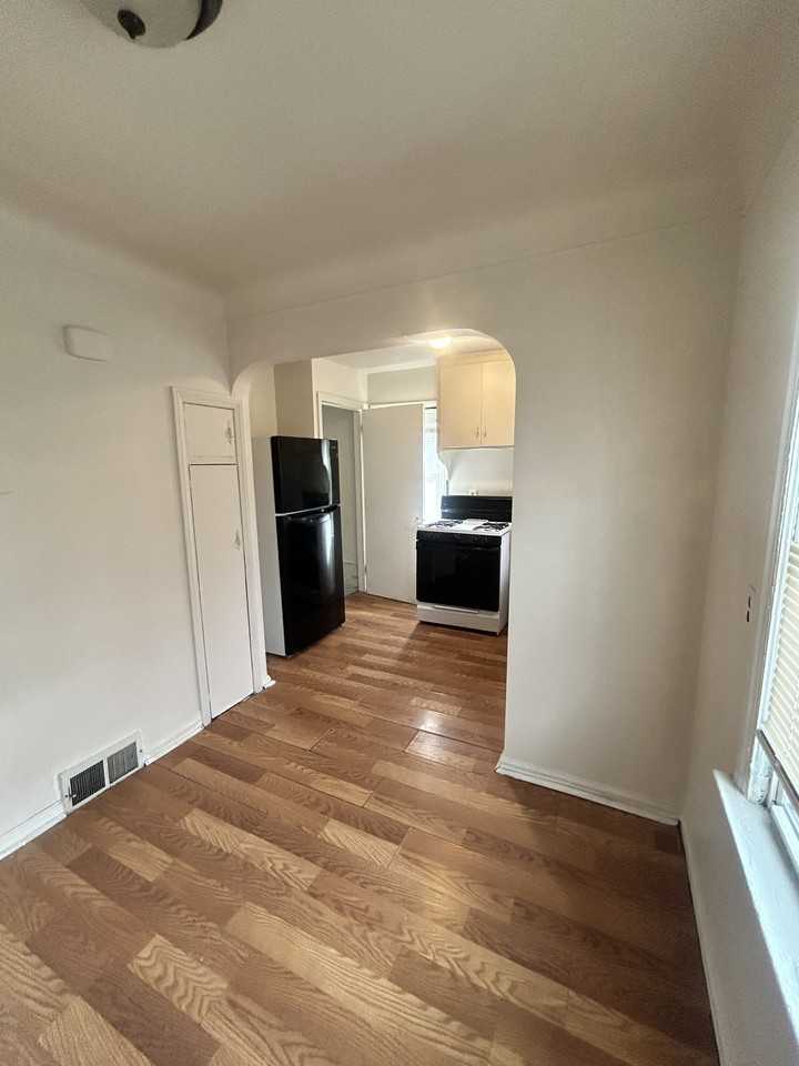 19501 Hoover St - Photo 3 of 12