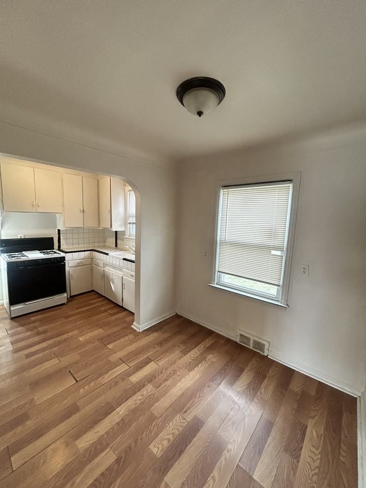 19501 Hoover St - Photo 7 of 12