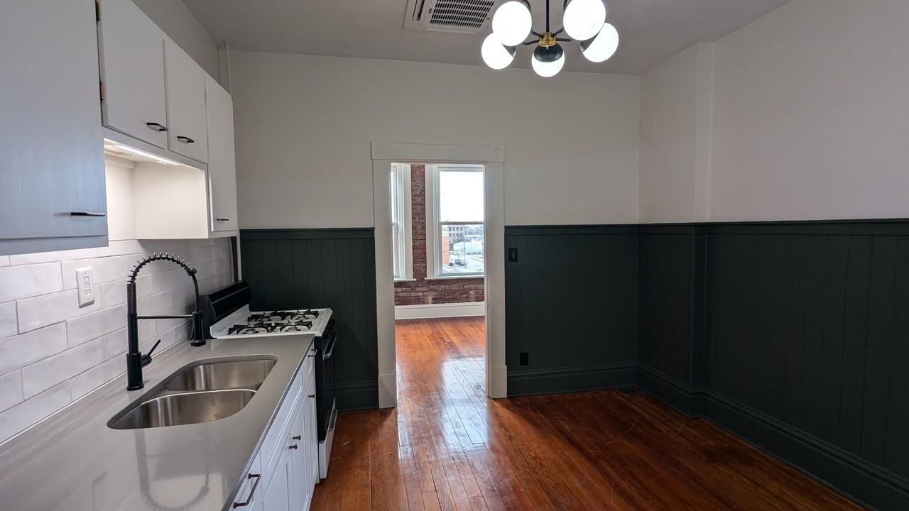 128 North Broad Street - Photo 5 of 42