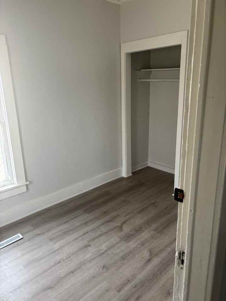 605 E 14th St - Photo 6 of 10