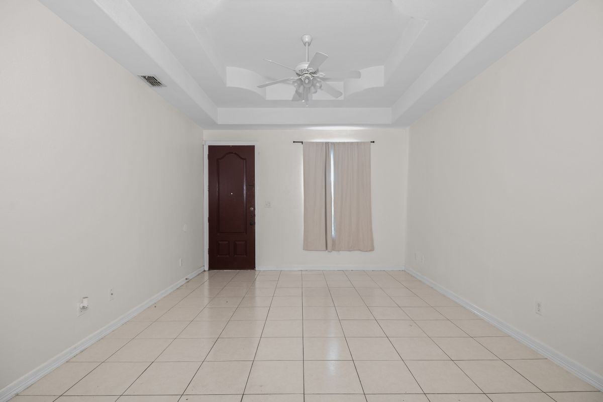 3036 Scotland Dr - Photo 4 of 16