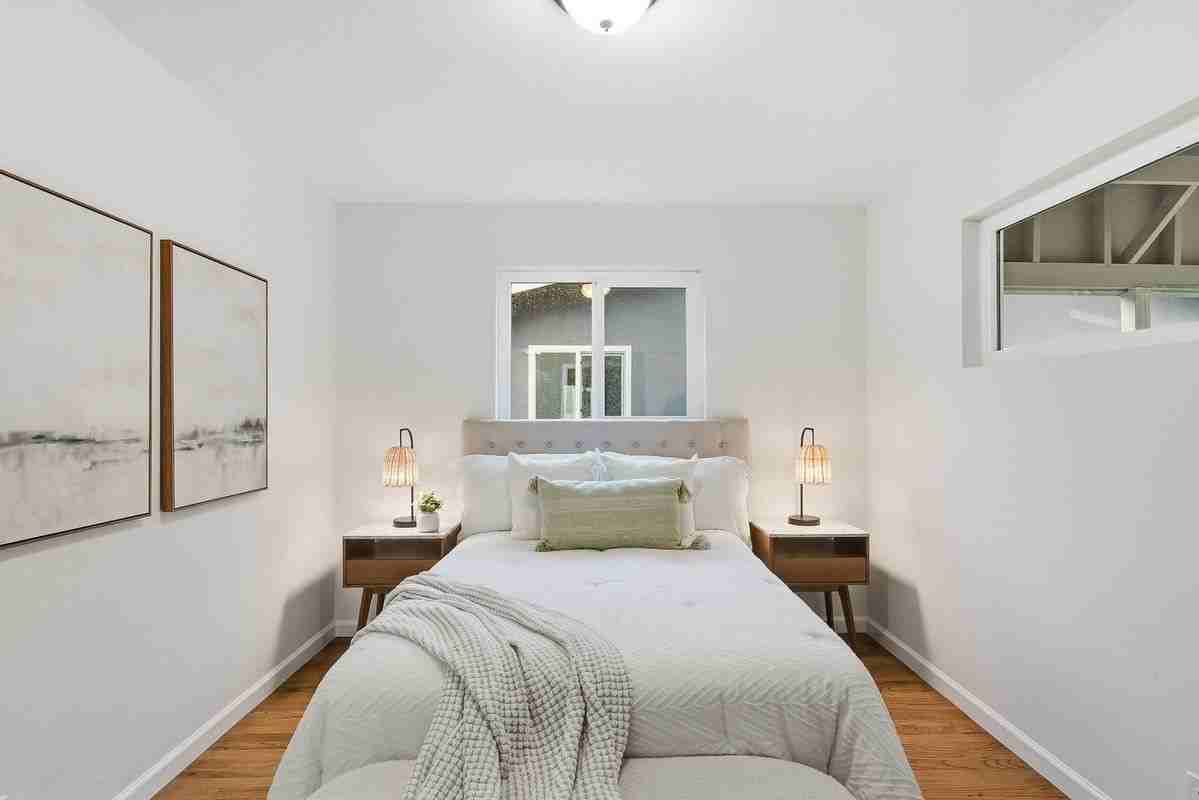 446 Waddington Ave - Photo 4 of 14