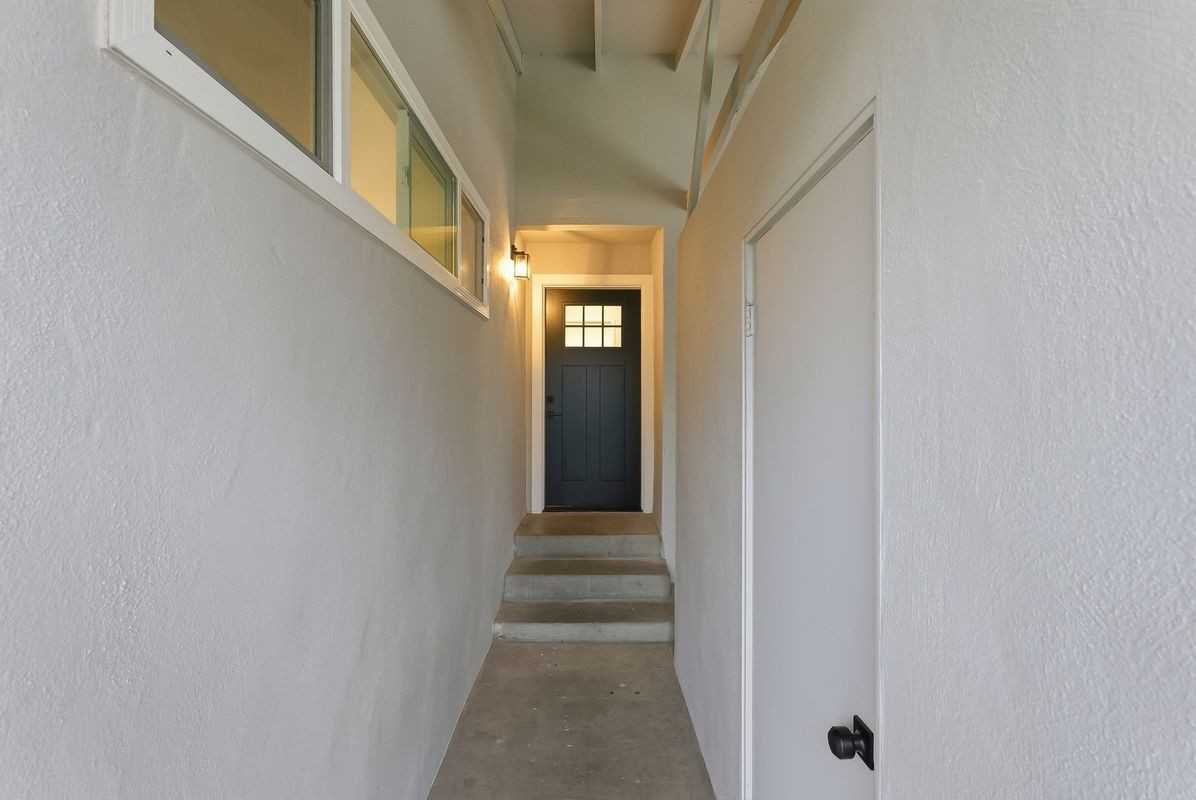 446 Waddington Ave - Photo 5 of 14