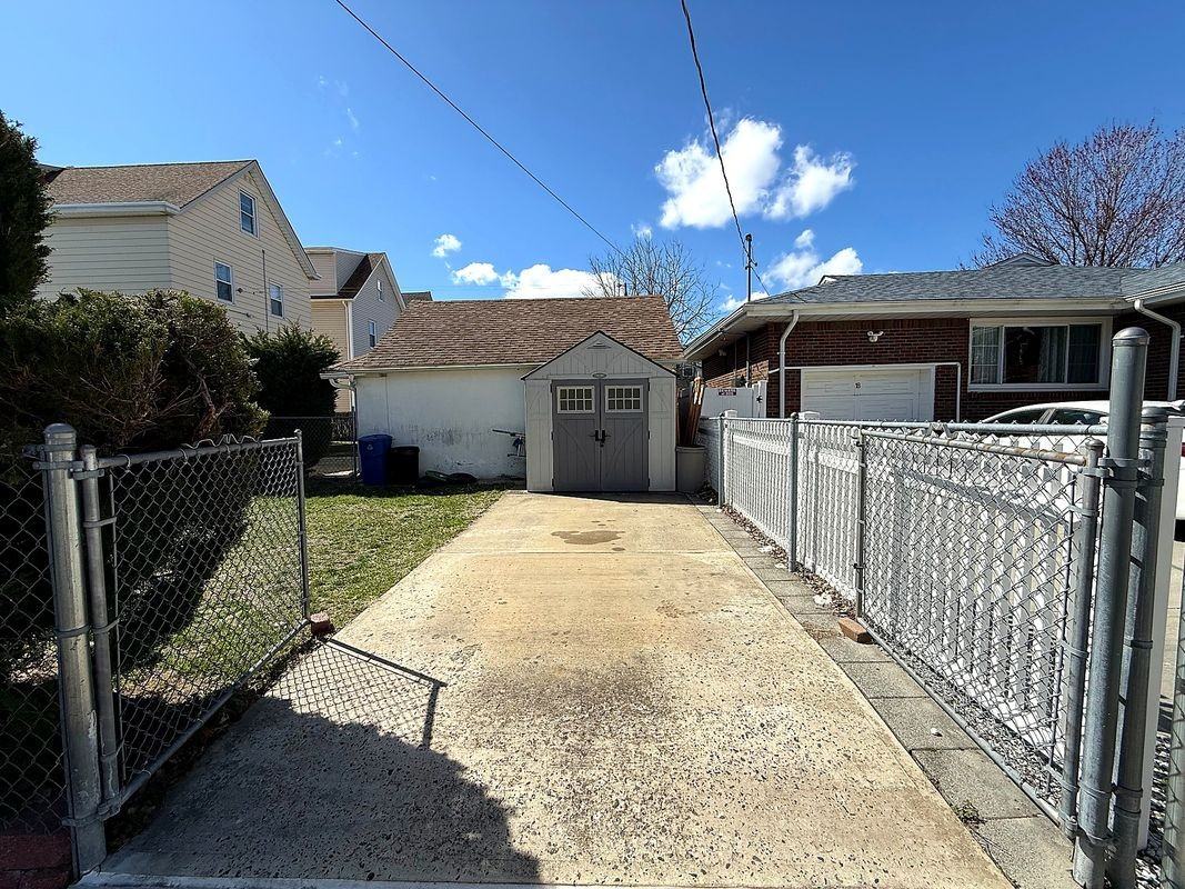 47 Lester St - Photo 2 of 17