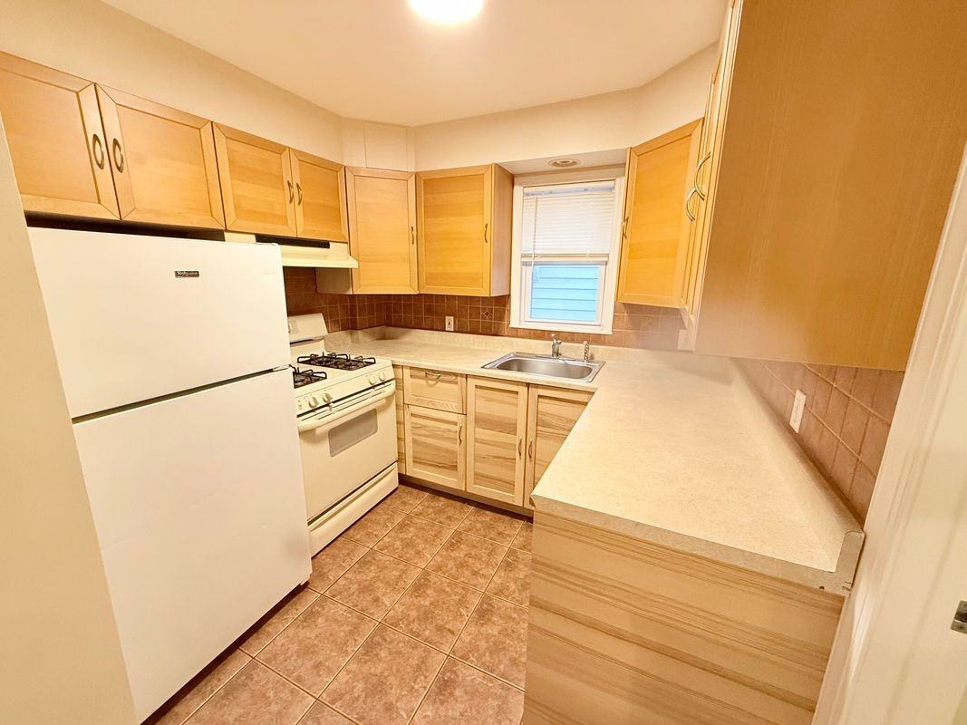 47 Lester St - Photo 4 of 17