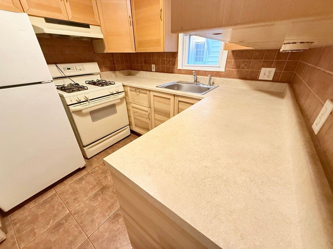 47 Lester St - Photo 5 of 17