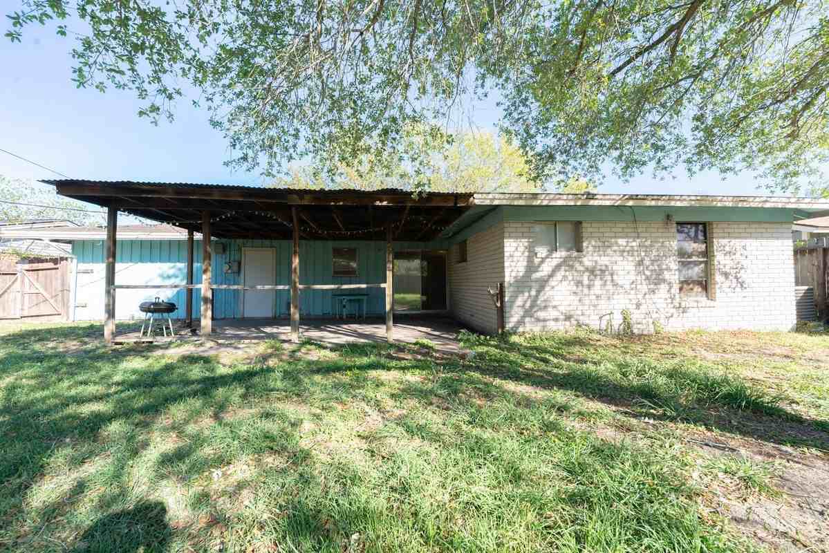 1719 Austin St - Photo 2 of 15